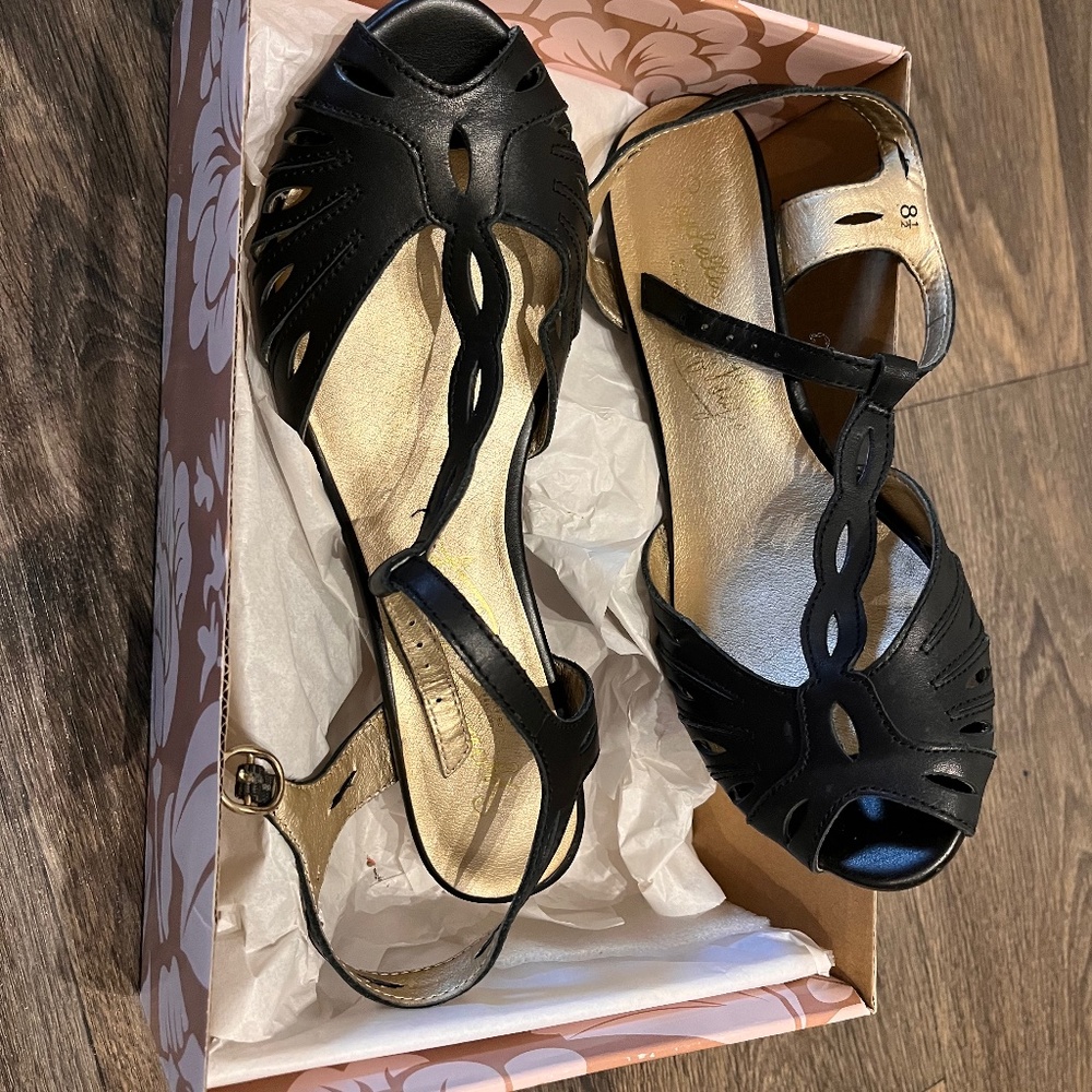 Seychelles, size 8 1/2, black t-strap kitten heels NIB